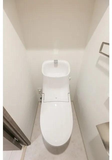 Bow Flats Sumiyoshi - Interior - ["Toilet seat", "Toilet", "Plumbing fixture"]