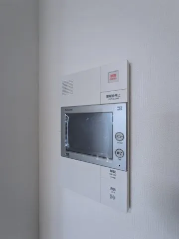 Amberille Oji - Interior - ["Electronic device", "Technology", "Machine"]