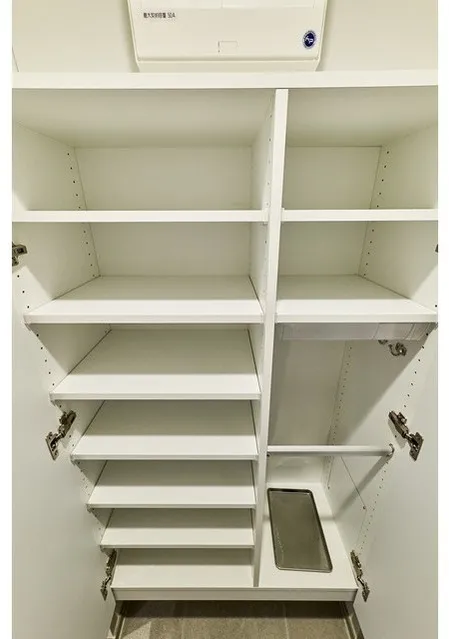 Comforia Liv Monzen-Nakacho East - Interior - ["Shelving", "Cupboard", "Cabinetry"]