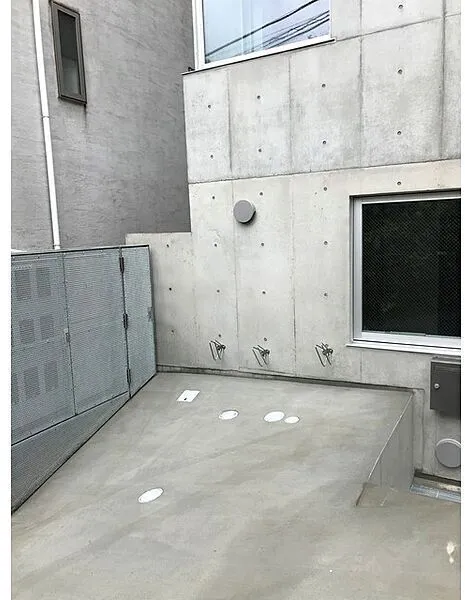 Solana Takanawadai - Other - ["Window", "Building", "Architecture"]