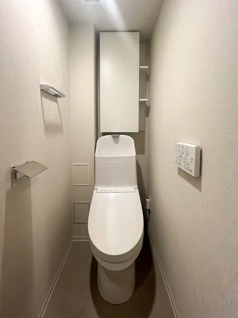 Brookside Residence Kiba - Interior - ["Toilet seat", "Toilet", "Plumbing fixture"]