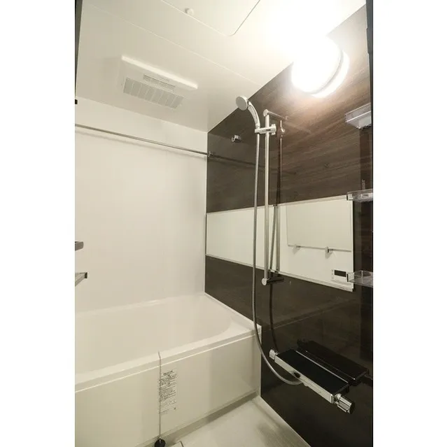 Grande Eterno - Interior - ["Building", "Fixture", "Bathtub"]