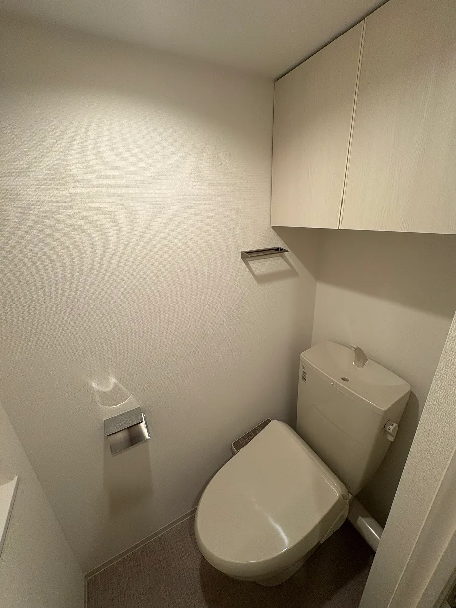 Gran Casa Sumiyoshi III - Interior - ["Toilet seat", "Toilet", "Plumbing fixture"]