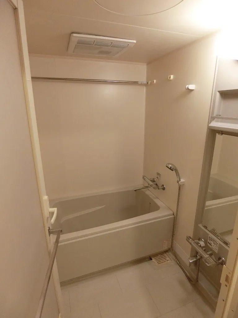 Shiba Park Apartment - Interior - ["Floor", "House", "Line"]