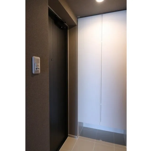 Comforia Monzennakacho South - Interior - ["Property", "Fixture", "Door"]