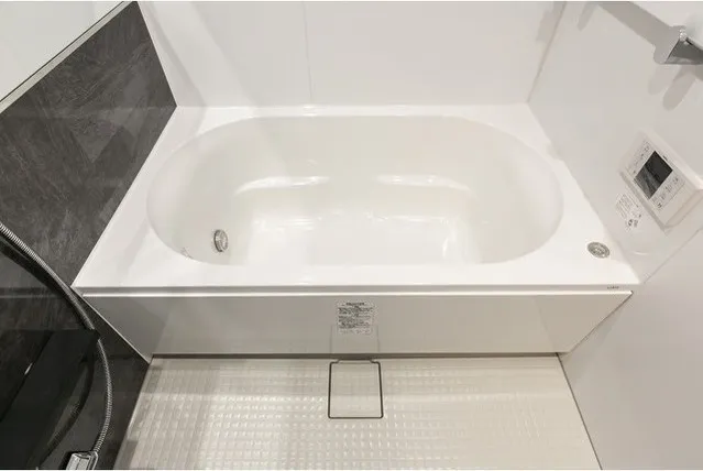 Tokyo Port City Takeshiba Residence Tower - Interior - ["Bathtub", "Plumbing fixture", "Bathroom"]