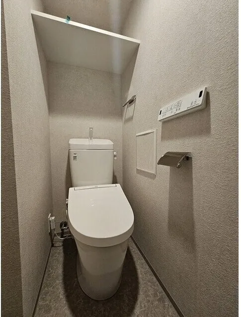 AIFLAT Yoyogi Uehara - Interior - ["Toilet seat", "Flooring", "Toilet"]
