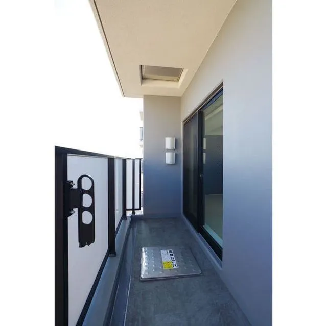 OPEN BLOOM SUMIDA YAHIRO - Interior - ["Building", "Door", "Window"]