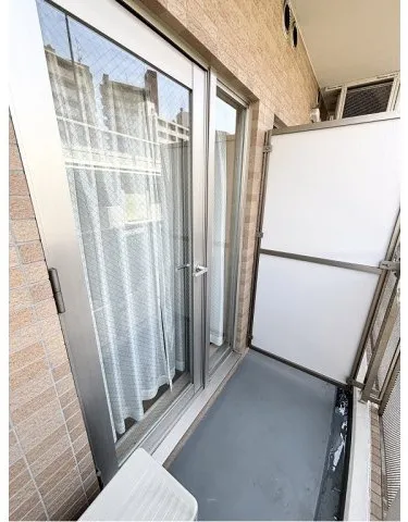Aiferique Omori - Interior - ["Floor", "Flooring", "Glass"]