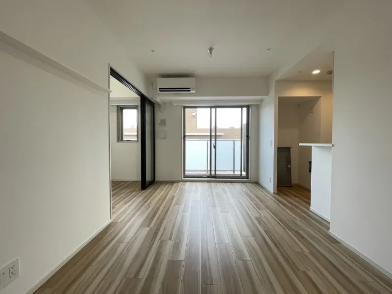 Crevia Rigze Kamata Nishi - Interior - ["Flooring", "Floor", "Ceiling"]