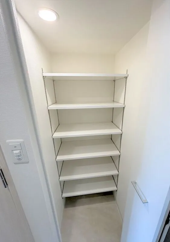 D.Clarest Honjo Higashi FJRE - Interior - ["Flooring", "Floor", "Shelving"]
