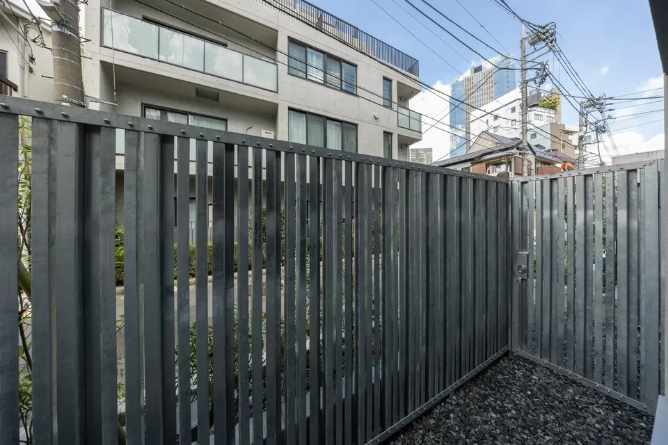 Hmlet Nakano Sakaue - Interior - ["Wood", "Fence", "Composite material"]