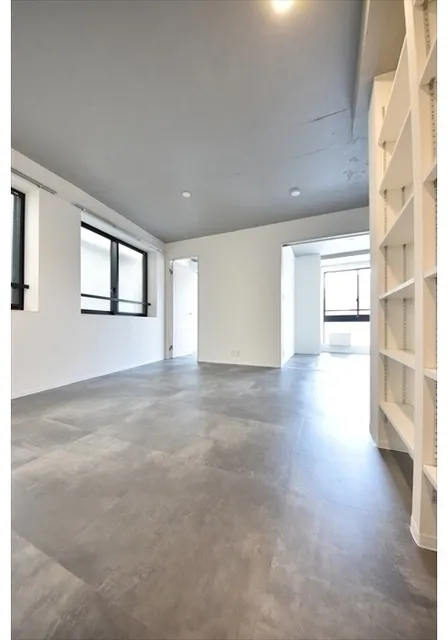 Across Avenue Minami-Nagasaki - Interior - ["Flooring", "Floor", "Ceiling"]