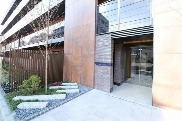 La Douceur Sugamo East - Exterior - ["Plant", "Rectangle", "Wood"]