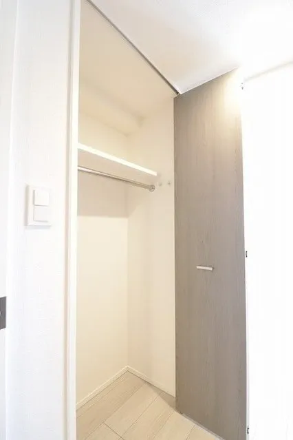 Demes Higashi Shinjuku - Interior - ["Building", "Fixture", "Door"]
