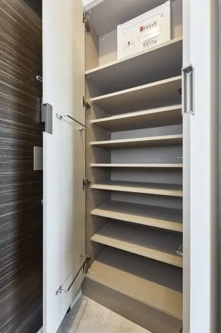 Proud Flat Nishikamata - Interior - ["Wood", "Flooring", "Shelving"]