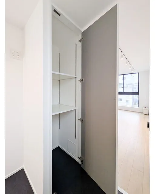CLK Higashijujo - Interior - ["Flooring", "Floor", "Wood"]