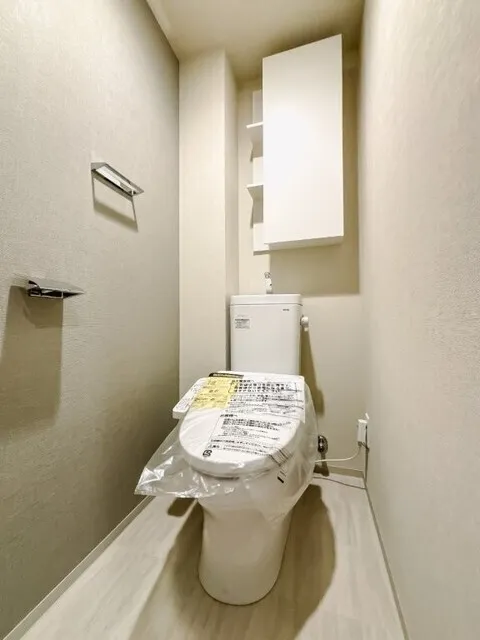 Royal Parks Ariake - Interior - ["Toilet seat", "Flooring", "Toilet"]