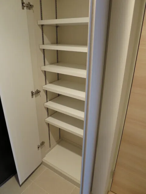 BLESS Kamiikebukuro - Interior - ["Wood", "Flooring", "Shelving"]