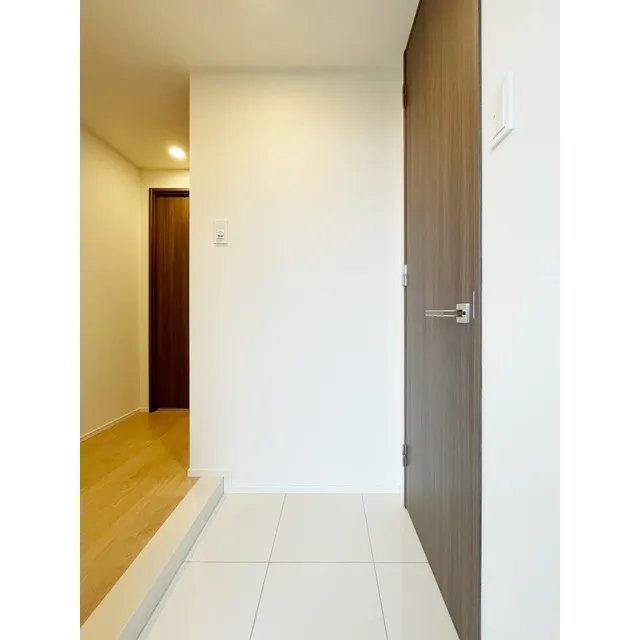 Latiera Ryogoku - Interior - ["Fixture", "Door", "Wood"]