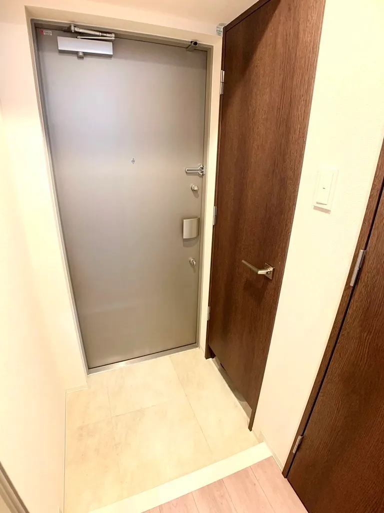 Orchid Residence Morishita - Interior - ["Handle", "Door", "Fixture"]