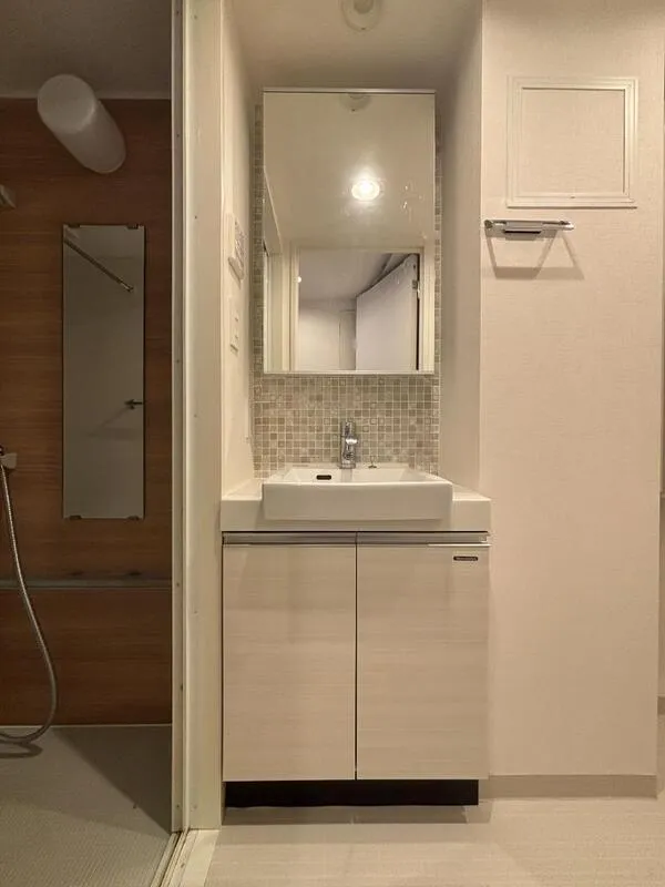 Pollast Yoyogi Hachiman - Interior - ["Flooring", "Interior design", "Floor"]