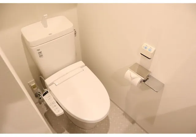 Genovia Higashi-Mukojima Sky Garden - Interior - ["Toilet seat", "Toilet", "Plumbing fixture"]