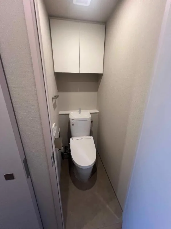 Season Flats Oimachi - Interior - ["Toilet seat", "Toilet", "Flooring"]