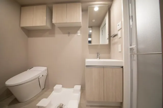 Proud Flat Tsukishima Avenue - Interior - ["Mirror", "Bathroom sink", "Building"]