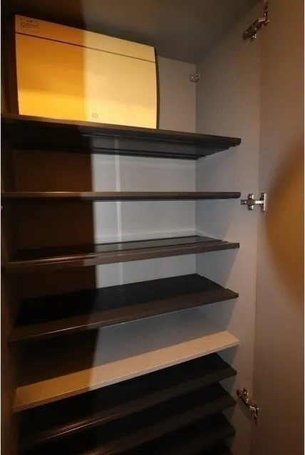 Santo Core Meguro - Interior - ["Shelving", "Shelf", "Wood stain"]