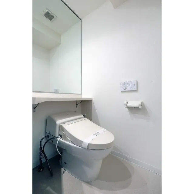 Residence Charmant Tsukishima - Interior - ["Toilet seat", "Bathroom", "Building"]