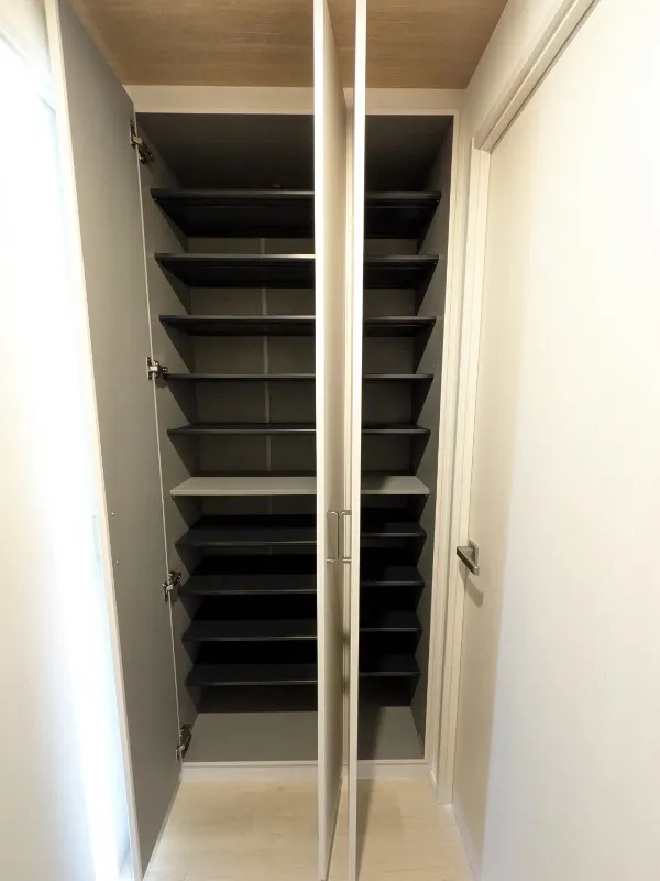 RESIDIA Shima Tsuyama - Interior - ["Wood", "Shelving", "Closet"]