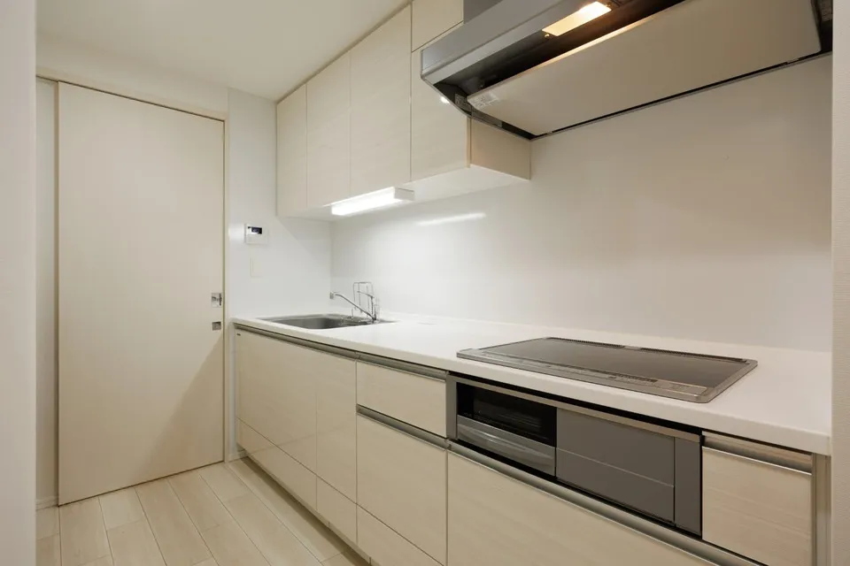 Hmlet Shinjuku Tower - Interior - ["Kitchen", "Flooring", "Interior design"]