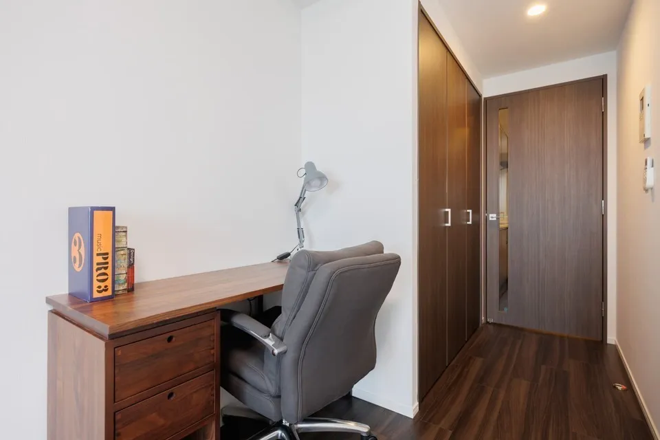 Hmlet Shinjuku Tower - Interior - ["Furniture", "Interior design", "Flooring"]