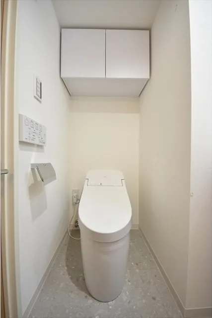 Maison Bellvie Shimokitazawa - Interior - ["Toilet seat", "Plumbing fixture", "Toilet"]
