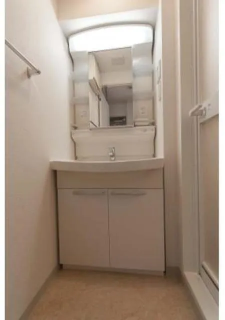 Bamboo Iwamotocho - Interior - ["Plumbing fixture", "Floor", "Grey"]