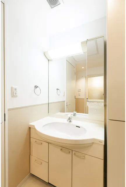 Shinonome Canal Court CODAN Building 16 - Interior - ["Bathroom Sink", "Interior design", "Flooring"]