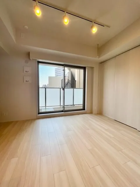 Crevia RXe Kitashinagawa II Station Court - Interior - ["Property", "Building", "Window"]