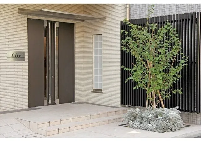 Revo - Exterior - ["Property", "Plant", "Wood"]