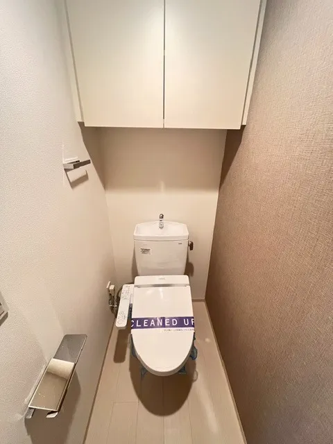 FORESTA Minatomachi - Interior - ["Toilet seat", "Toilet", "Plumbing fixture"]