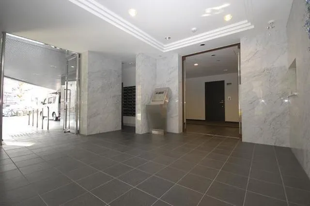Park Cube Yotsuya Sanchome - Exterior - ["Building", "Tile flooring", "Fixture"]