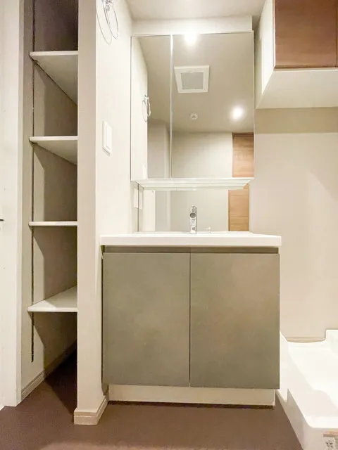 Preasvelta Minowa - Interior - ["Wall", "Flooring", "Wood"]