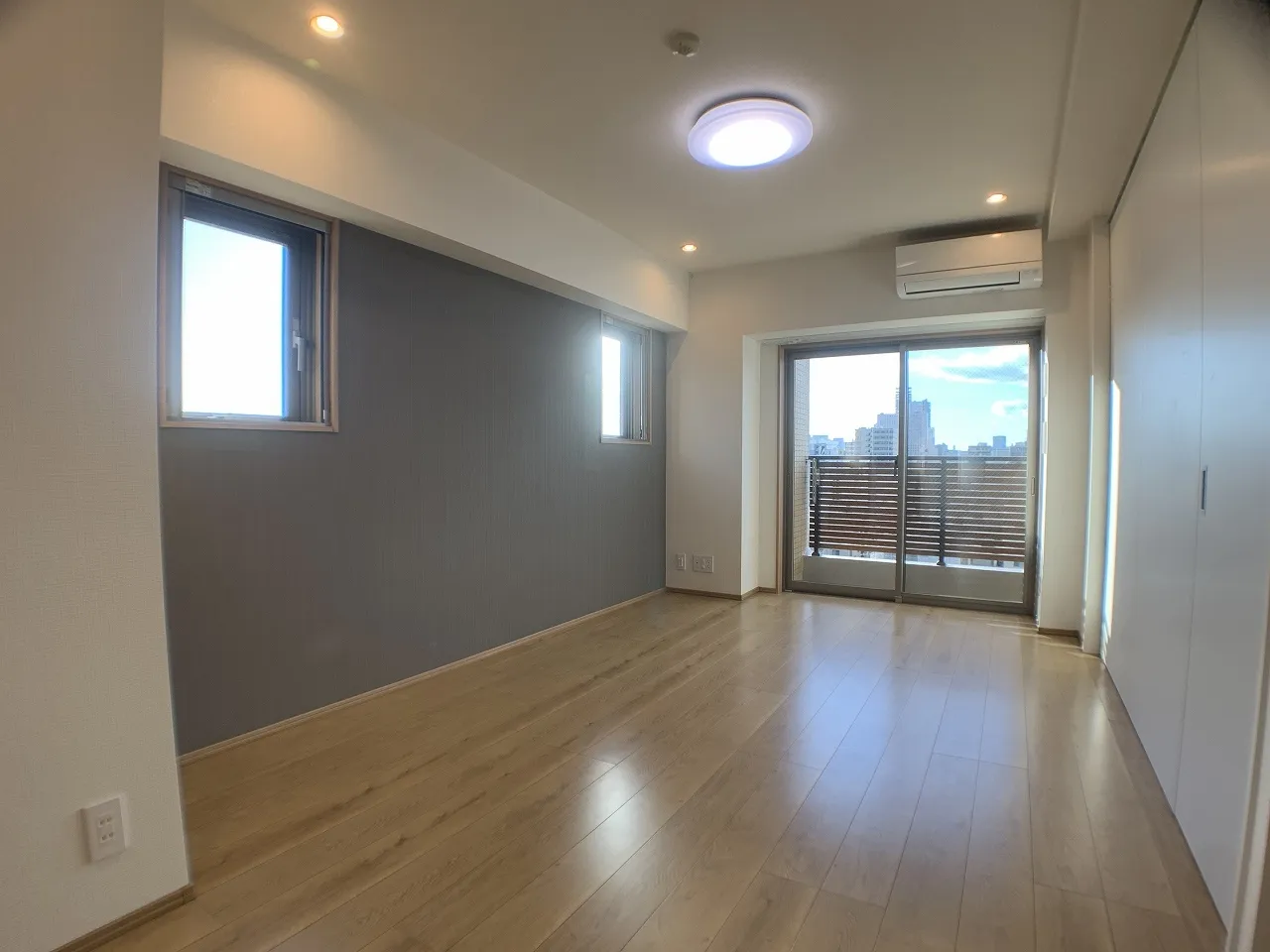 LiveFlat Kinshicho - Interior - ["Window", "Fixture", "Wood"]