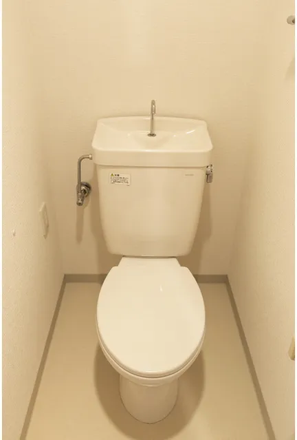 Shinonome Canal Court CODAN Building 18 - Interior - ["Toilet seat", "Plumbing fixture", "Bathroom"]