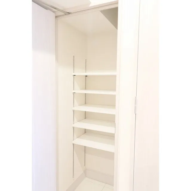 Primal Minowa - Interior - ["Shelf", "Bookcase", "Cabinetry"]