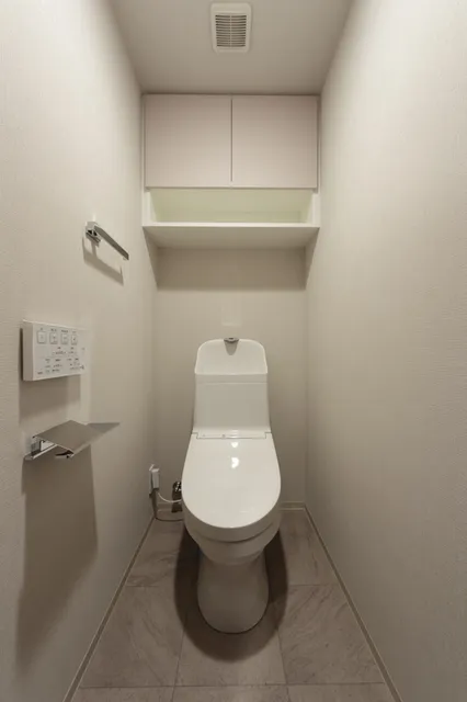 Terra Silk Forest - Interior - ["Toilet seat", "Toilet", "Flooring"]