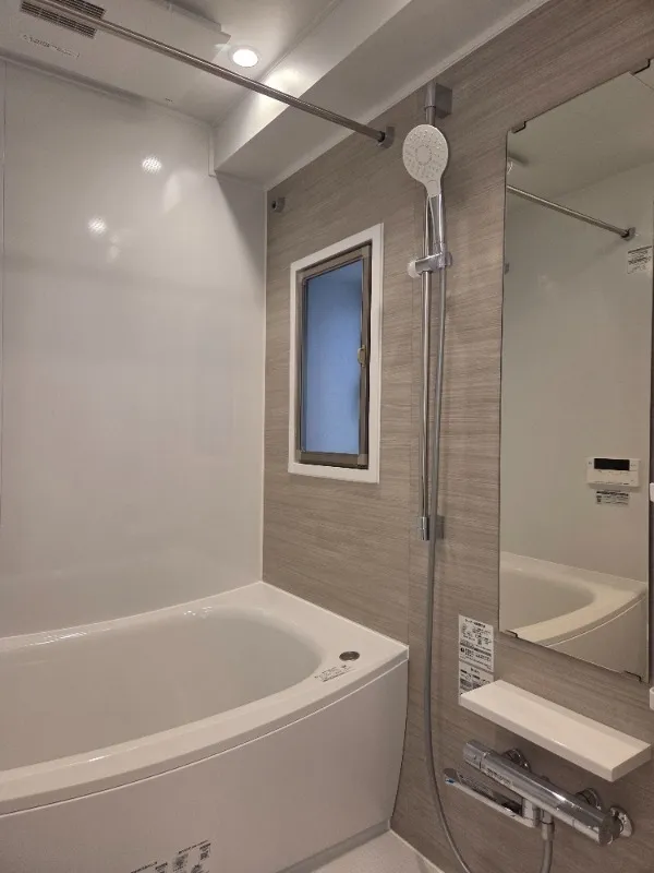 Residia Kanda Higashi - Interior - ["Bathroom", "Plumbing fixture", "Flooring"]
