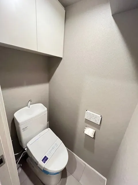 Residia Bunkyo Otowa - Interior - ["Plumbing fixture", "Flooring", "Toilet seat"]