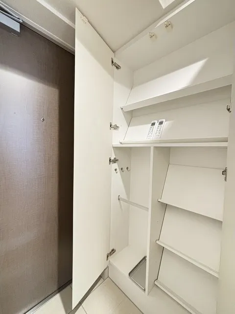 Daffitto Kinshicho - Interior - ["Flooring", "Wood", "Floor"]