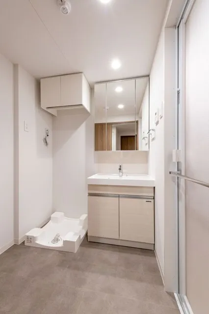 La Casa Hiroo - Interior - ["Cabinetry", "Building", "Furniture"]